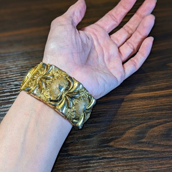 Gold Hinge Chunky Vintage Bangle Bracelet by Whiting & Davis - Picture 4 of 8